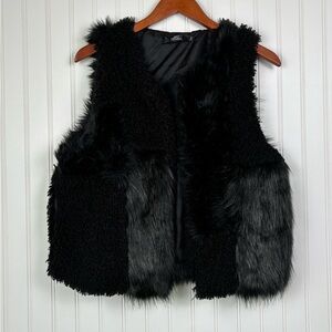 BKE Buckle Boutique Women’s Black Faux Fur Vest Medium Flyaway Open Front Lined